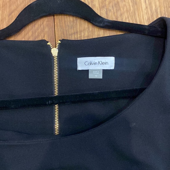 Calvin Klein - black dress with gorgeous flared sleeves - Picture 2 of 4